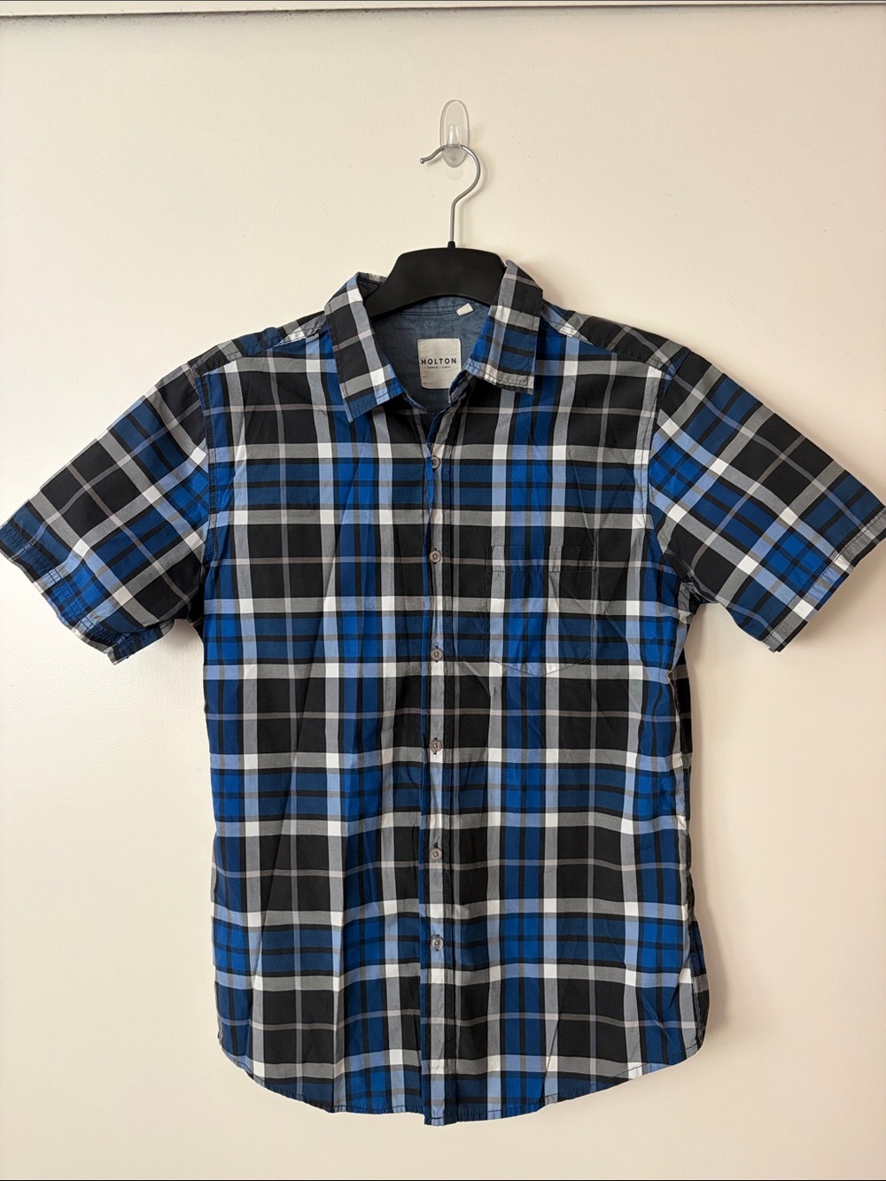 Men’s Short-Sleeve Plaid Button-Down Shirt in Blue and Black